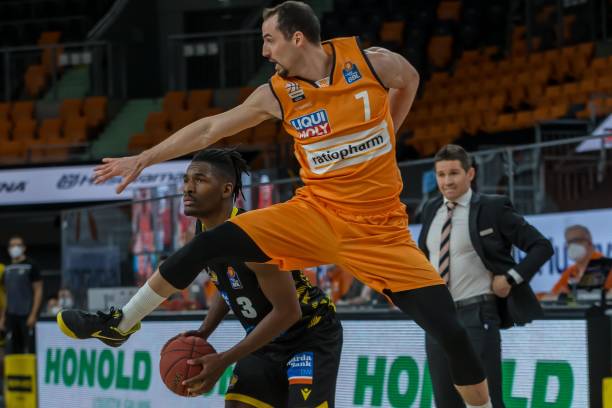 西部站稳前 西部站稳前