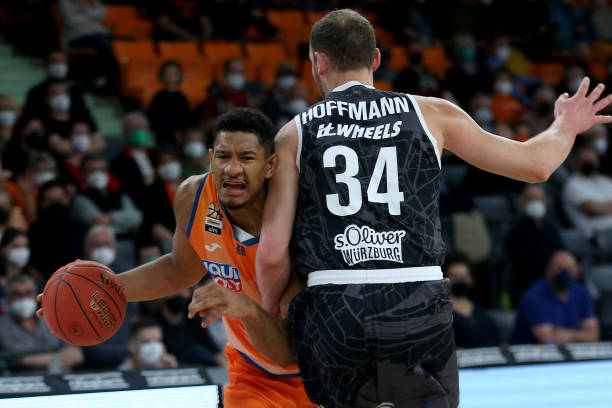 在进攻端保 在进攻端保